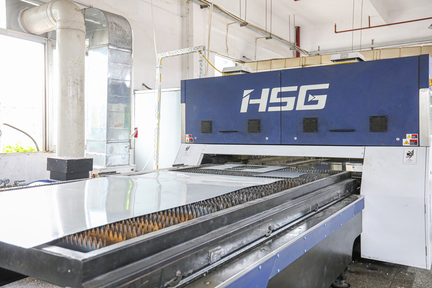 Fiber laser cutting